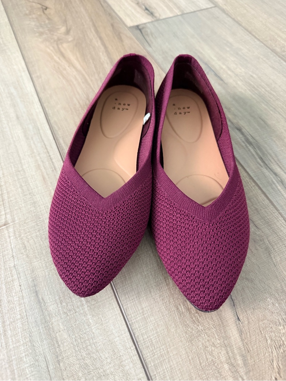 A New Day brand knit flats in a pointed toe style-burgundy color Size 8.5 - Picture 2 of 5